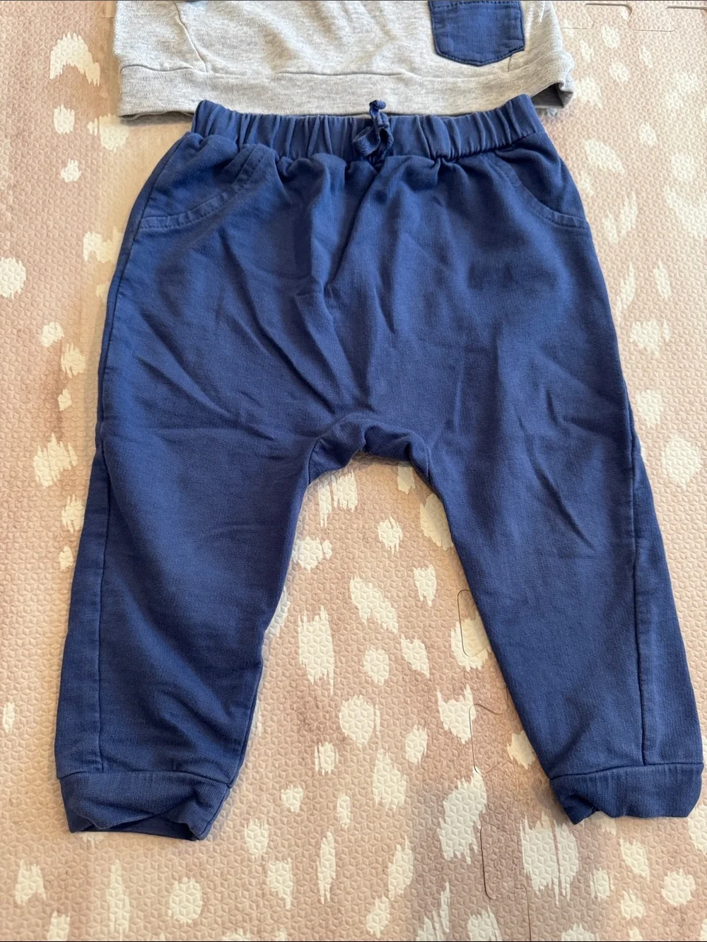 Bloomie’s Baby 2-Piece Sweatshirt & Jogger Set Gray/Navy 18M Cozy Cotton